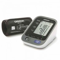 Omron M-500 digitale bloeddrukmeter met manchet.